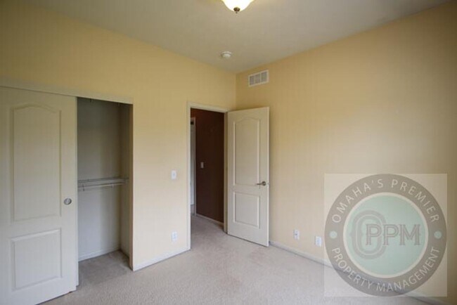 Building Photo - Beautiful 5Bd/3Ba House! | Papillion, Ne!