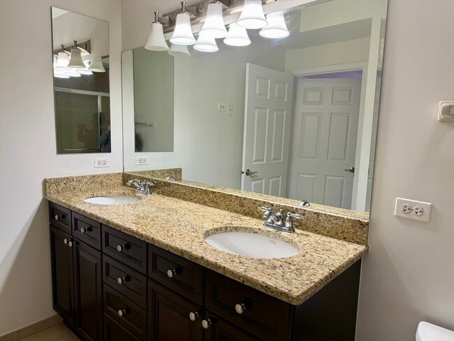 Building Photo - 455 W Wood St