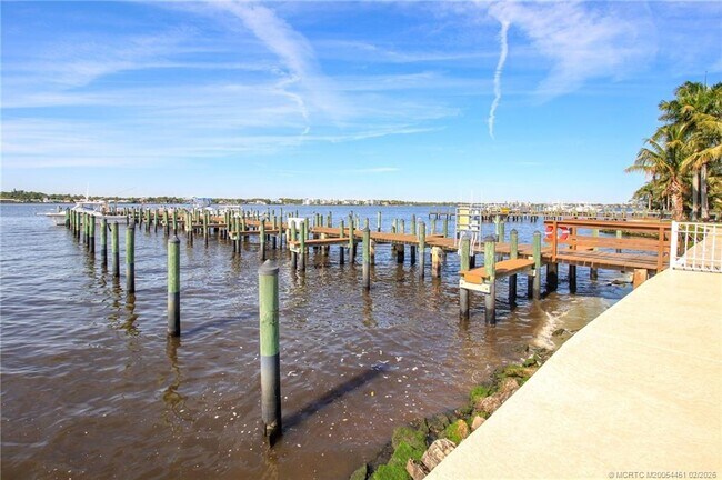 Building Photo - 1858 SW Palm City Rd