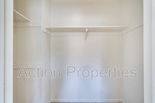 Building Photo - 306 N Clark Ave
