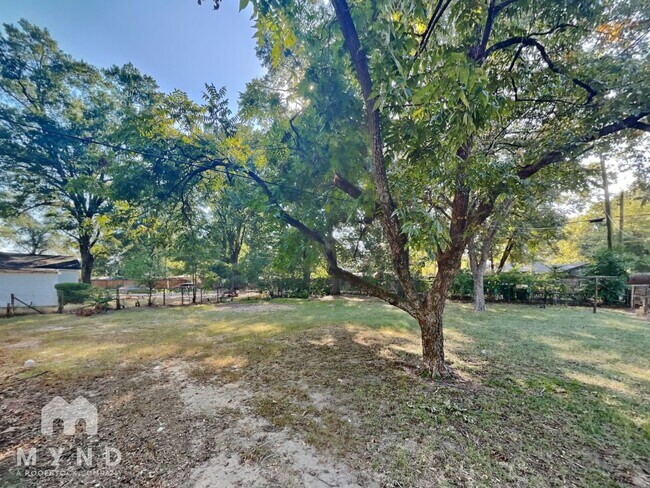 Building Photo - 4105 Elizabeth St