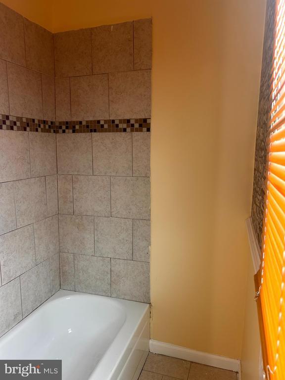 Building Photo - 1308 W Lippincott St