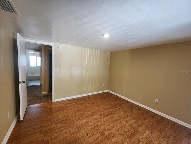 Building Photo - 702 SW 70th Terrace