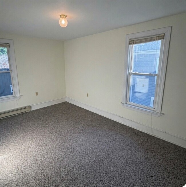 Building Photo - 303 7th St
