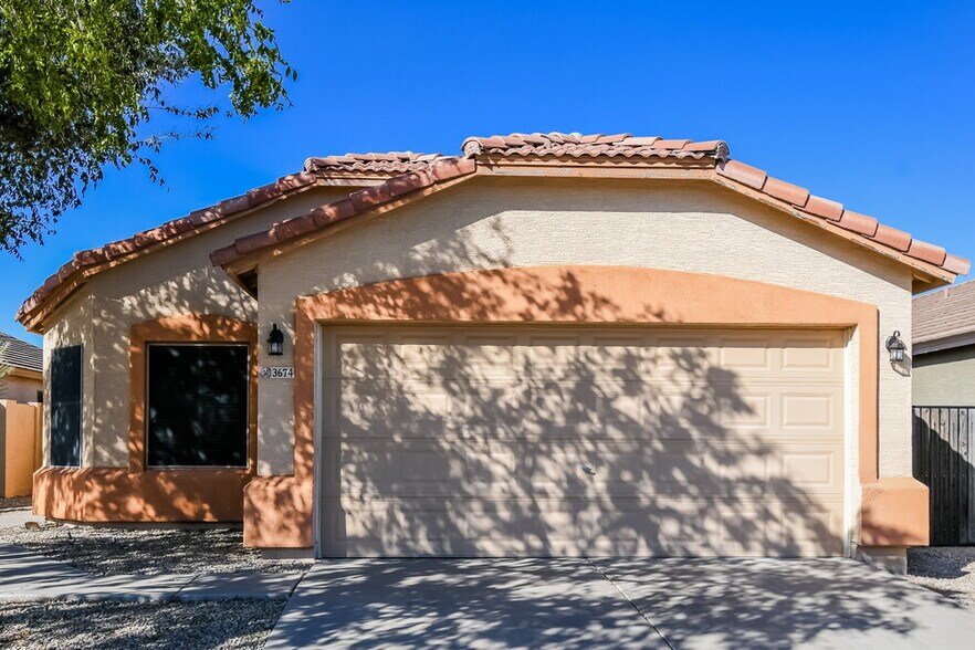 Primary Photo - 3674 W Yellow Peak Dr