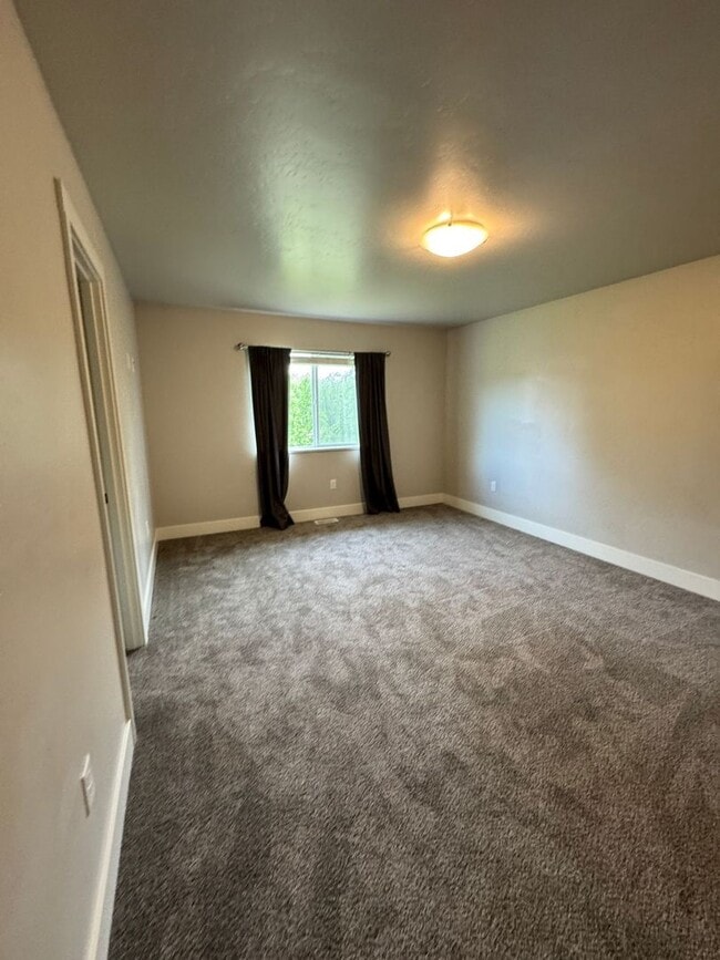 Building Photo - 1167 Westpoint Dr