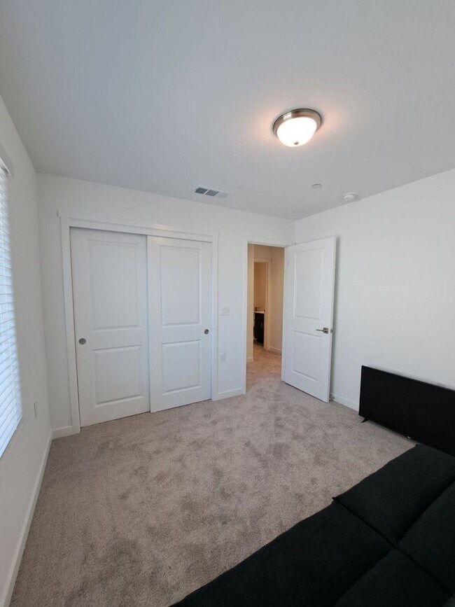 Building Photo - MOVE IN READY: Brand-New 2-Story Home with...