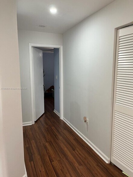 Building Photo - 9953 SW 154th Ct