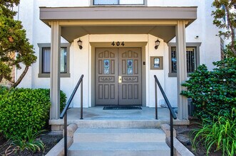 Building Photo - 404 E Birch St