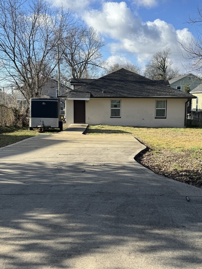 Building Photo - 1615 Dora St