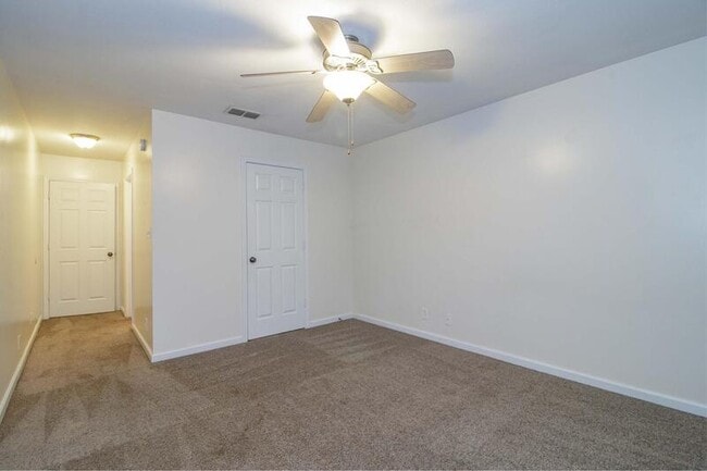 Building Photo - 299 Raleigh Dr