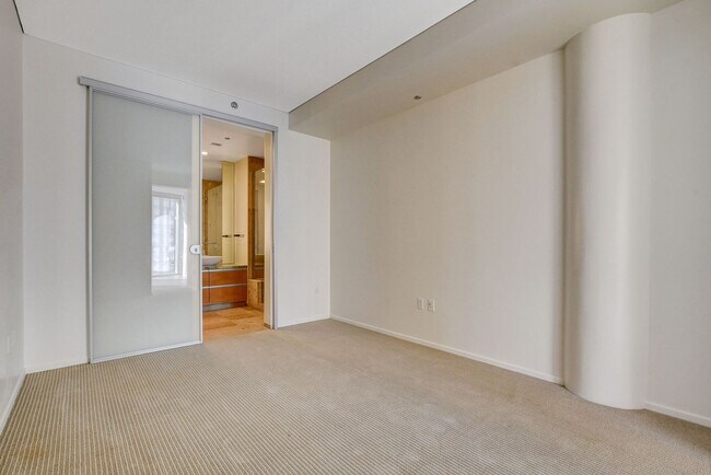 Building Photo - Veer Towers 1501E- 1Bd/1Ba Residence with Views of Waldorf Astoria/MGM/Airport
