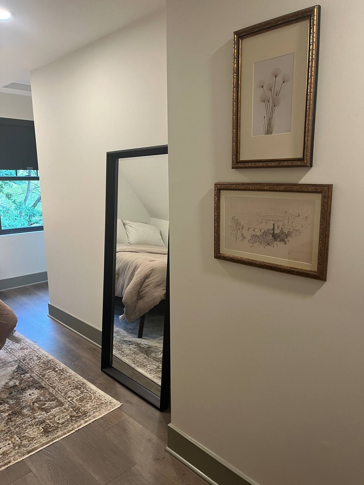 Comfortable, modern bedroom - 18115 Nottingham Rd