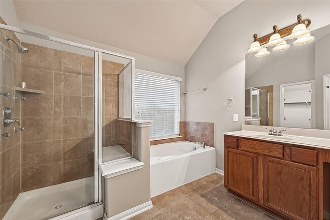 Building Photo - 28207 Chalet Park Dr