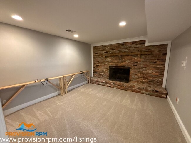 Building Photo - 625 Edwards Rd