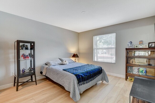 Building Photo - Chic & Convenient: Your Ground-Level Condo Retreat in Silverado Ranch