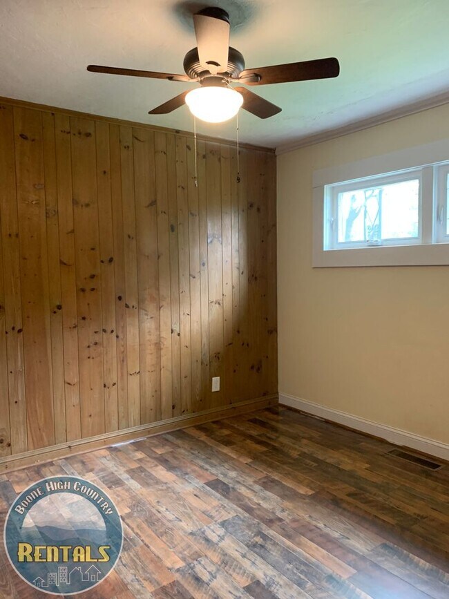 Building Photo - 3bd/2ba Ranch-Style Home Central to Boone