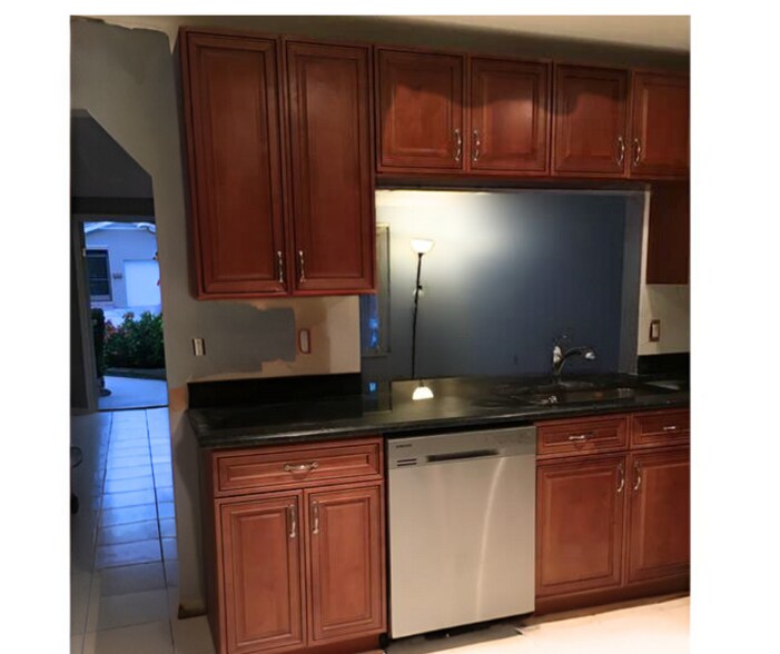 Kitchen - 71 18th Ave S
