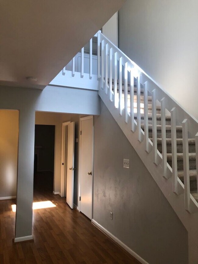 Building Photo - 2312 Merl Cir