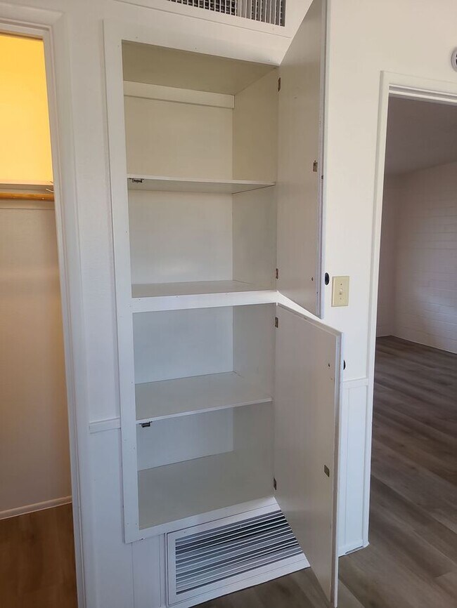 Building Photo - Charming 1 bedroom 1 bathroom