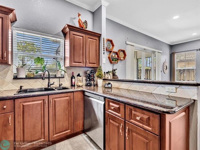 Building Photo - 14304 S Royal Cove Cir