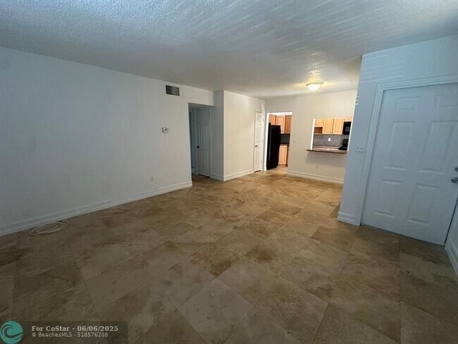 Building Photo - 3009 N Andrews Ave