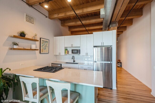 Building Photo - 728 W Jackson Blvd