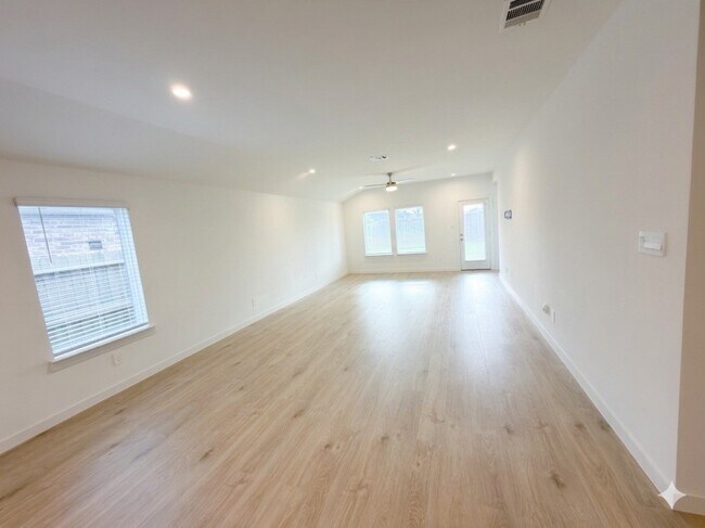 Building Photo - 4946 Pne Hvn Ln