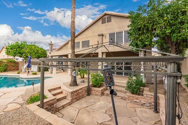 Building Photo - 4 Bedroom 2.5 Bath w/3 Car Garage in Superstition Springs****$1000 off first months rent if rente...