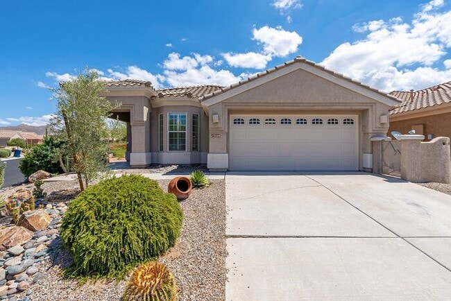 Building Photo - Gated Community!