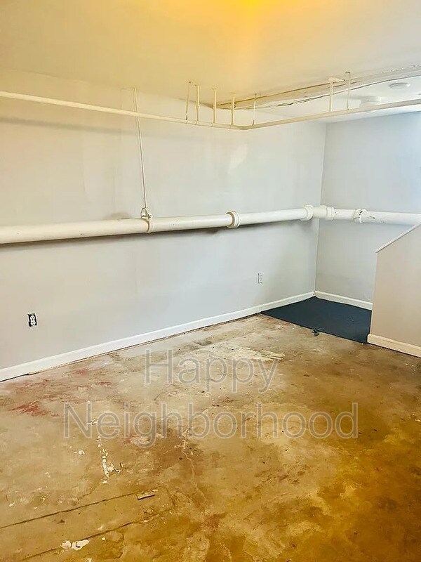 Building Photo - 153 N Ridgeland Rd
