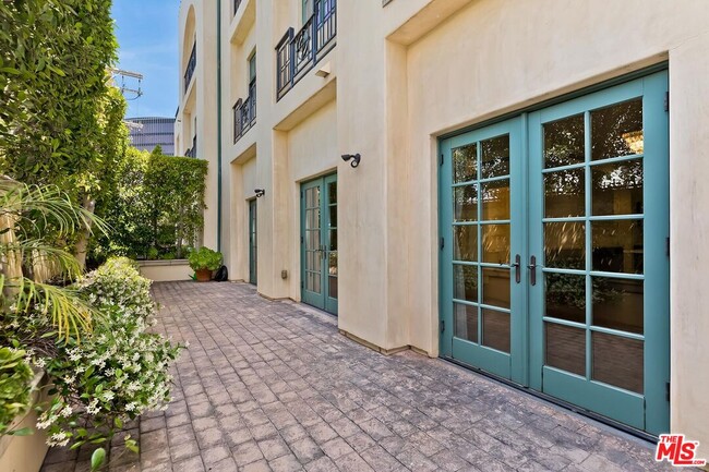 Building Photo - 225 S Hamilton Dr