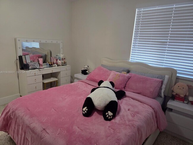 Building Photo - 9228 SW 37th St