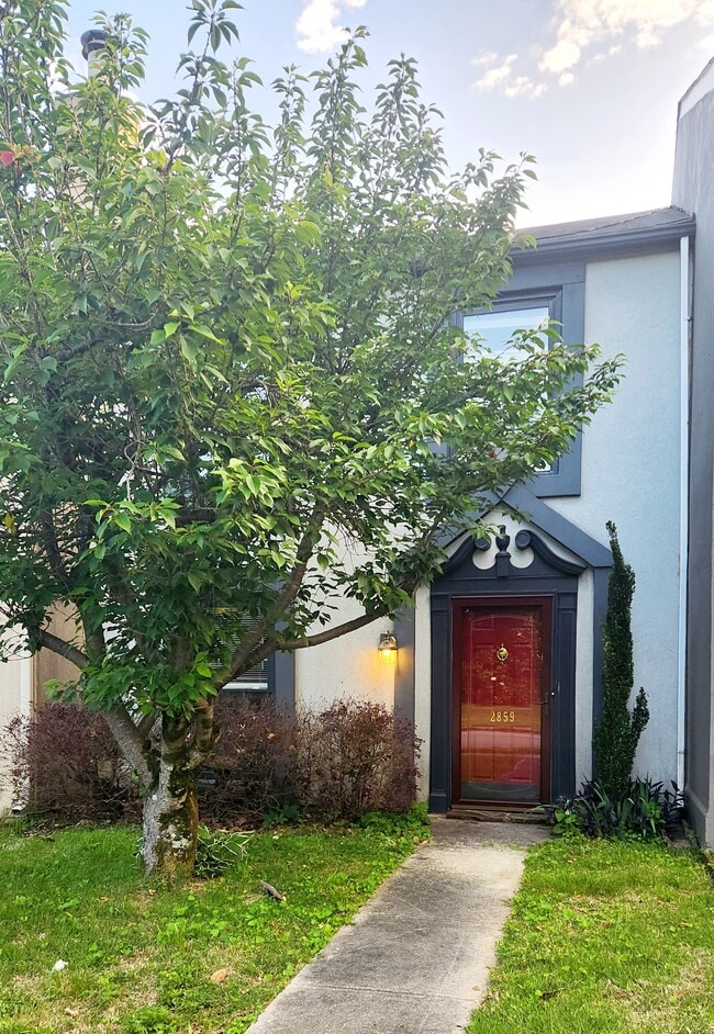 Primary Photo - 2859 Wynterhall Rd SE
