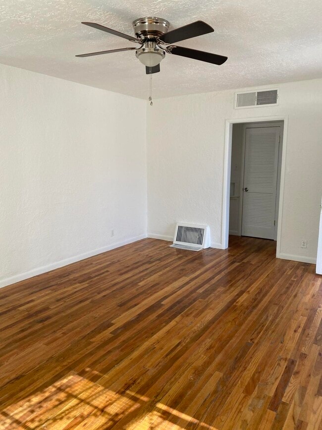 Building Photo - 613 Olson St