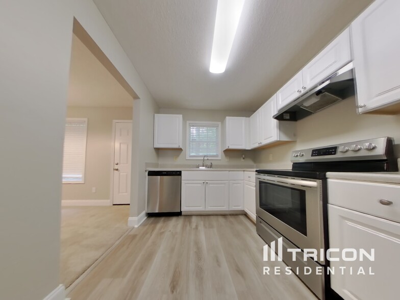 Building Photo - 381 River Trace Dr