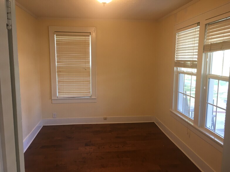 Front room - 105 Barton Rd
