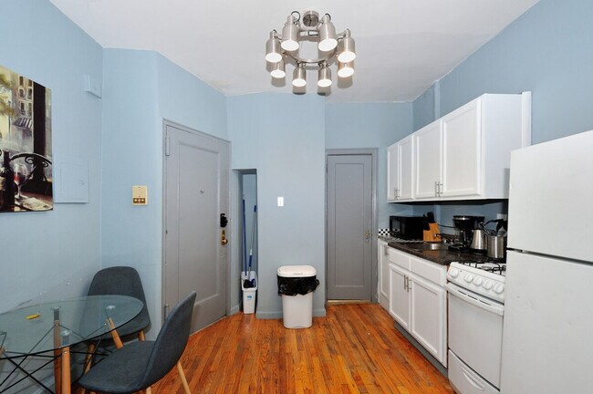 Building Photo - 165 E 89th St