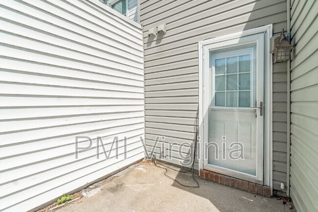 Building Photo - 1151 Hillock Crossing