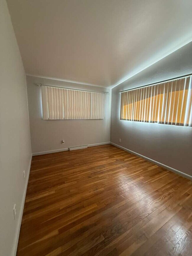 Building Photo - "Charming 3-Bed, 1 bath Sanctuary on Hallstead Drive - A Cozy 1189 Sq. Ft. Gem in St. Louis!"  No...