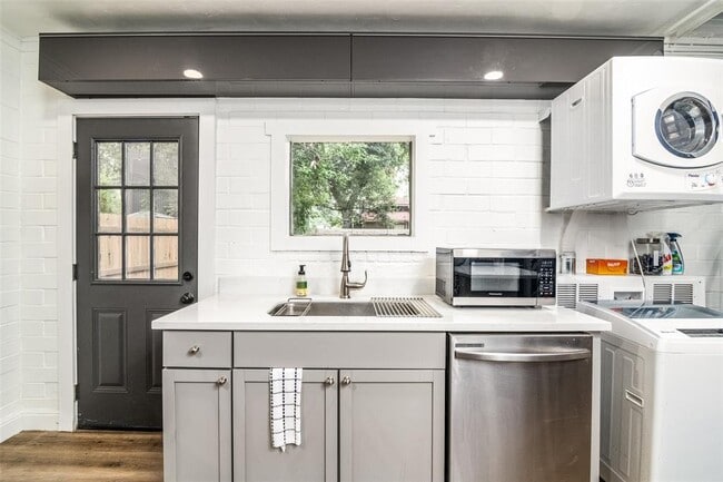 Building Photo - 1507 Holly St