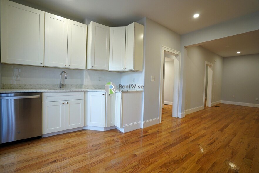 Building Photo - 374 Oxford St