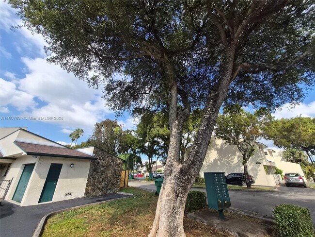 Building Photo - 10904 SW 72nd St