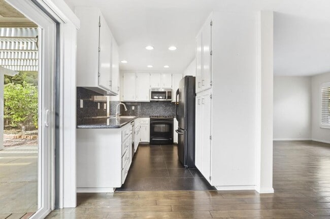 Building Photo - 10976 Glencreek Cir