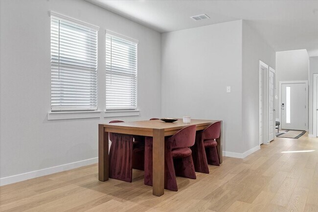 Building Photo - 608 Cottage Wood Dr