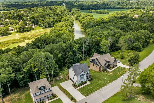 Building Photo - 420 Stonemeadow Rd