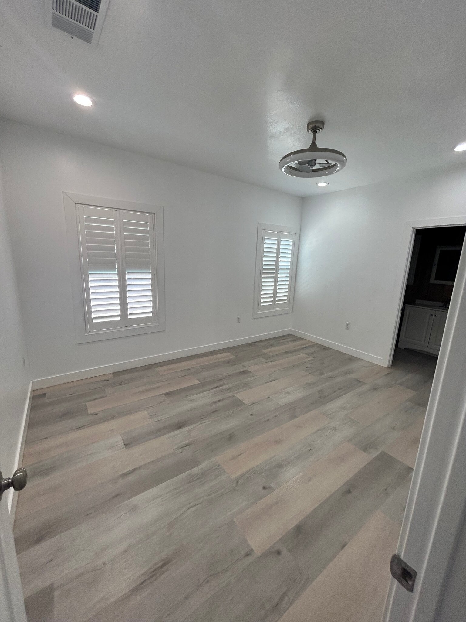 Building Photo - 8825 Orangewood Ave