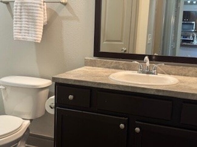 Building Photo - 300 Venue Wy