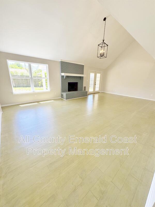 Building Photo - 710 Swan Ln