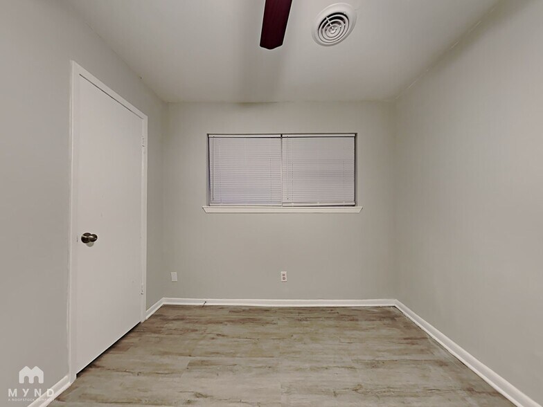 Building Photo - 6127 Heatherbrook Dr